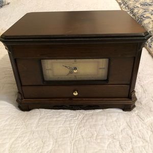 seiko clock jewelry box- batteries needed